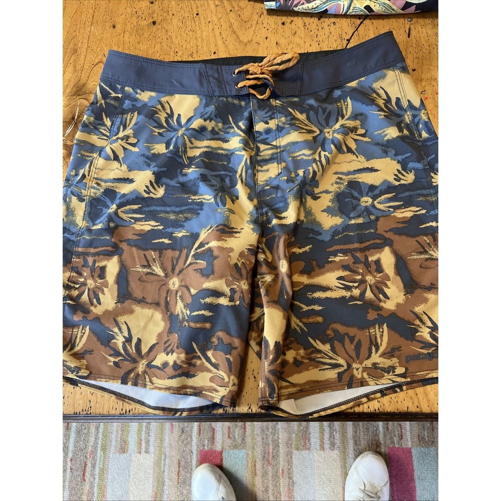 Men's Patagonia Board Shorts Men's 33 Floral Pattern Drawstring Beach Outdoor